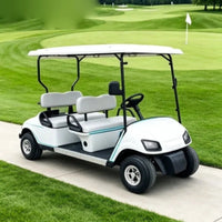 Voiturette de golf 4 places de tourisme – version blanche à sièges gris sur un parcours de golf