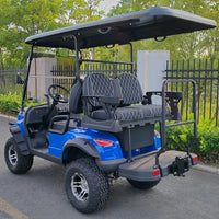 Voiturette de golf électrique surélevée bleue – vue de trois quarts arrière