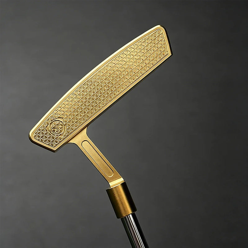 Putter lame doré – face à motif quadrillé et cou coudé vus de côté