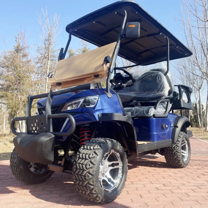 Voiturette de golf électrique tout-terrain – vue de trois quarts avant avec pare-chocs et toit