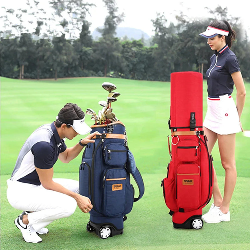 Sac de golf de voyage à roulettes – sacs bleu marine et rouge en situation sur le parcours