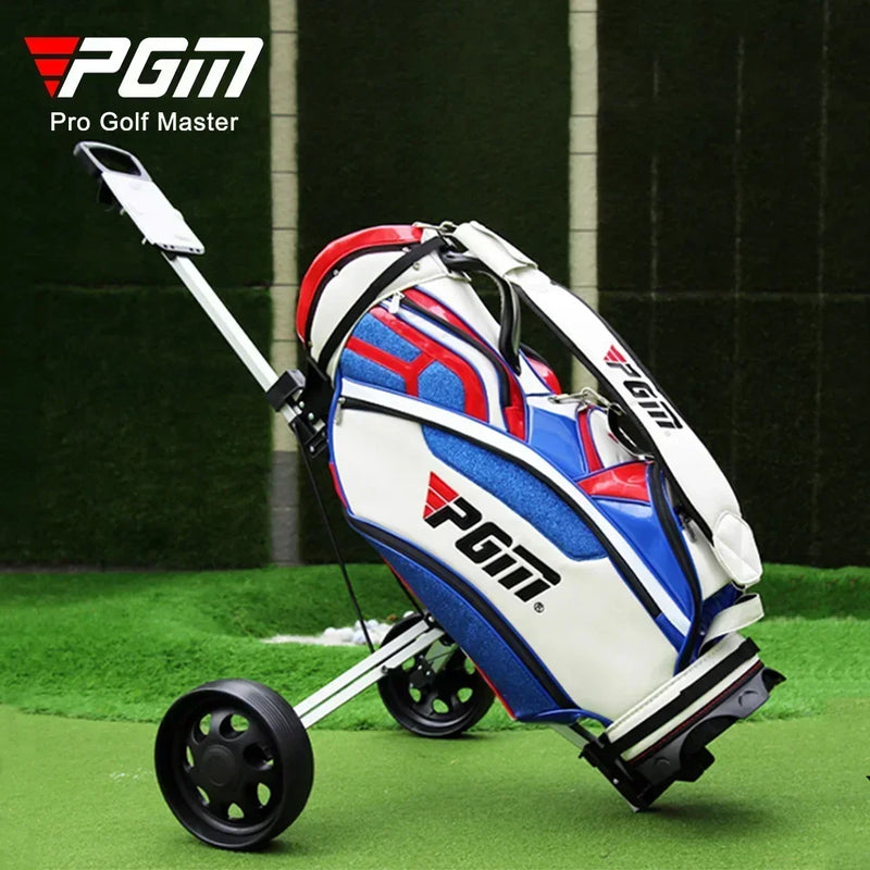 Chariot de golf manuel 2 roues – chargé d'un sac de golf bleu et blanc sur un green d'entraînement