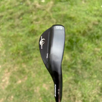 Wedge de golf noir forgé CNC – profil de la tête avec marquage du loft