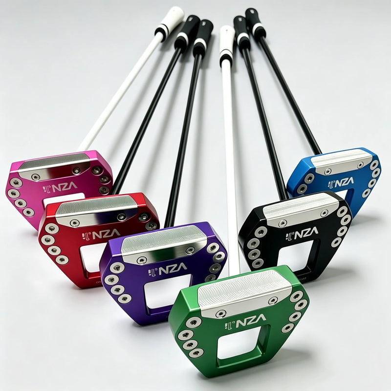 Putter maillet à tête évidée – six putters aux têtes colorées posés côte à côte