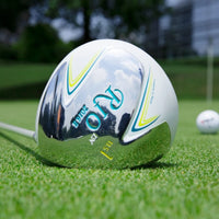Set de golf complet femme – tête de driver près de la balle