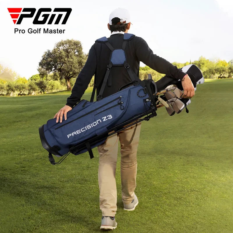 Sac de golf trépied léger – golfeur portant le sac sur le dos