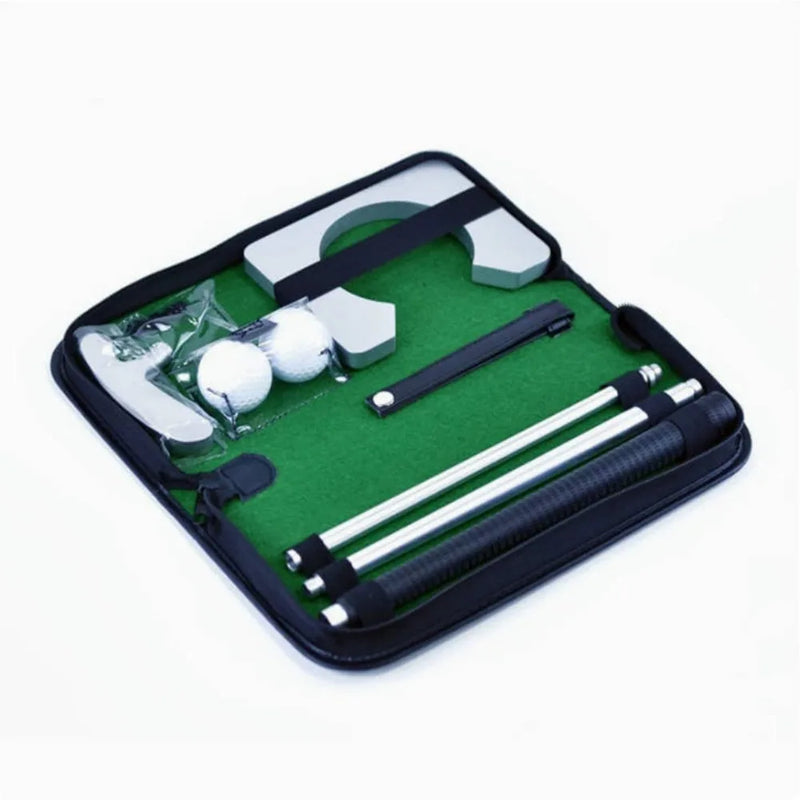 Kit de putting golf portable – étui ouvert avec putter démonté, coupelle et deux balles