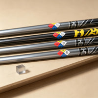 Manche de golf driver graphite fumé – gros plan sur les repères de dureté