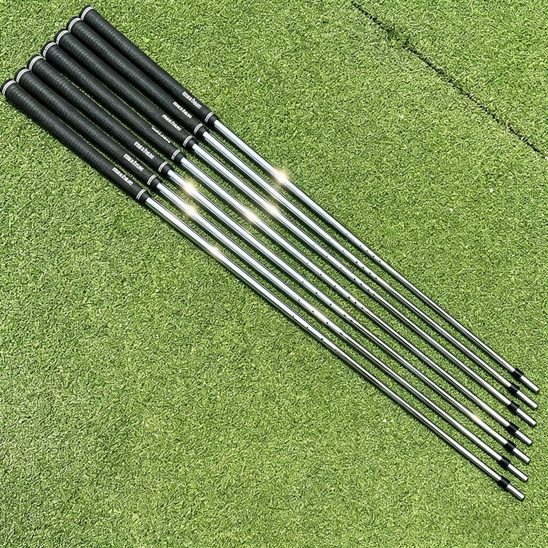 Set de 7 manches acier pour fers de golf – sept manches alignés avec leurs grips noirs