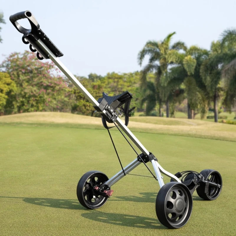 Chariot de golf pliable aluminium – chariot déployé vu de côté sur le parcours