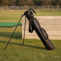 Mini sac de golf demi-série – près d'un tapis de practice