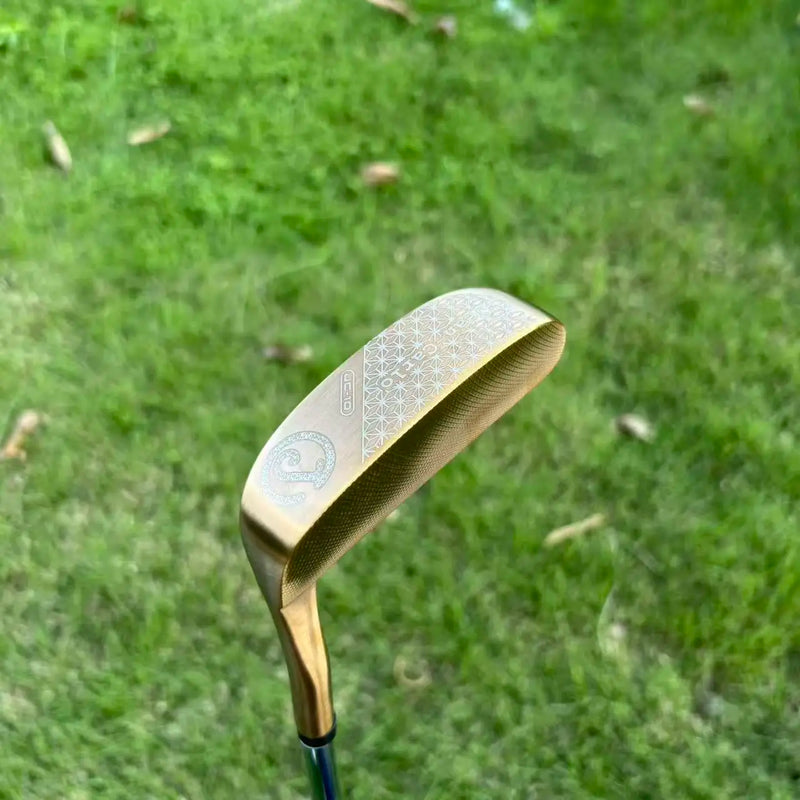 Putter lame bronze PVD – face fraisée en diamant vue en biais