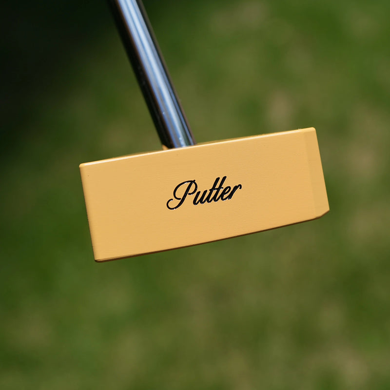 Putter maillet part de pizza – tranche de la tête avec son inscription cursive