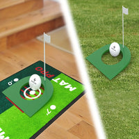 Tapis de putting golf – balle près de la cible et marques de distance du tapis