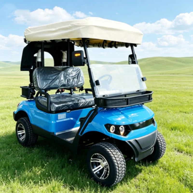 Voiturette de golf électrique – vue avant trois quarts, panier avant et pare-brise