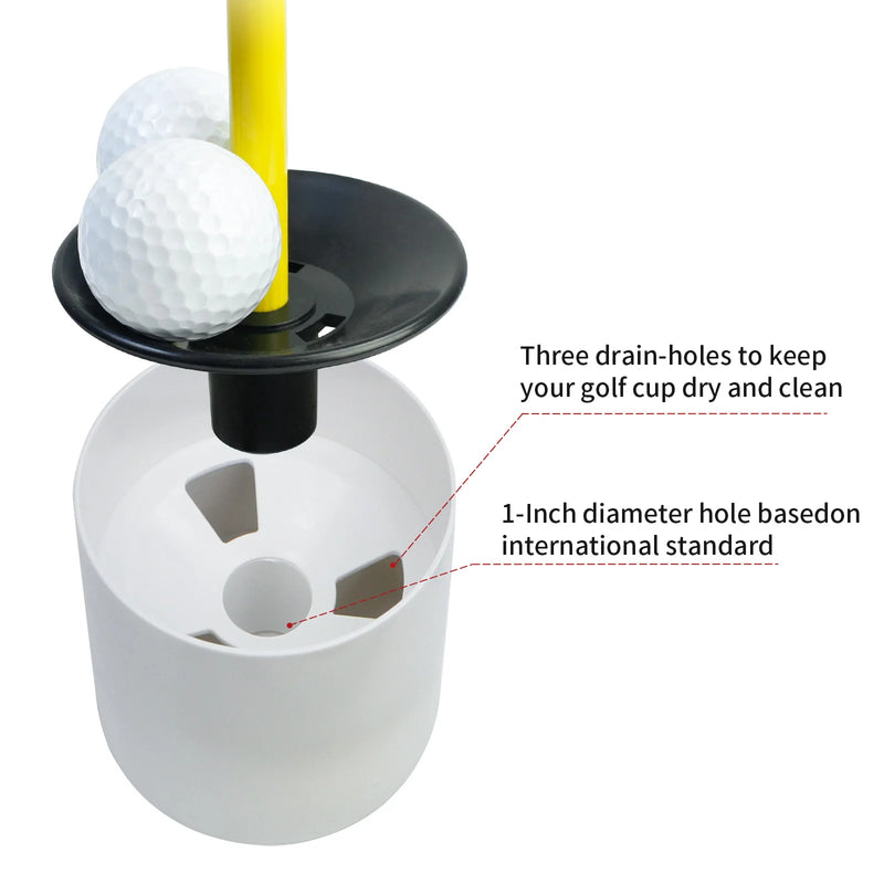 Drapeaux de putting green numérotés – base du bâton posée sur la coupelle avec balle de golf