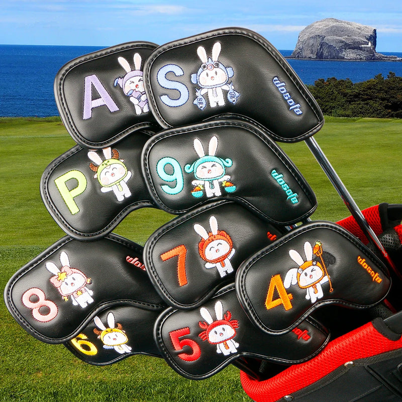 Couvre fer golf lapin – housses brodées sur un sac de golf devant la mer