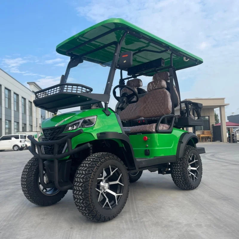 Buggy de golf électrique tout-terrain vert – vue de trois quarts avant avec sièges bruns
