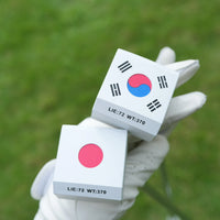 Putter maillet cubique – deux têtes à motif de drapeau tenues en main