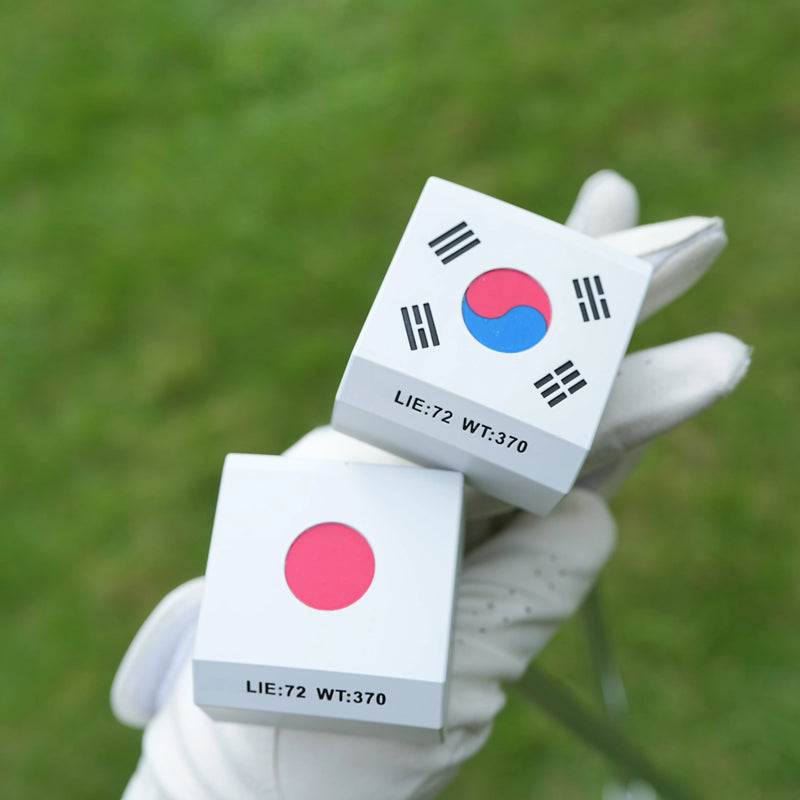 Putter maillet cubique – deux têtes à motif de drapeau tenues en main