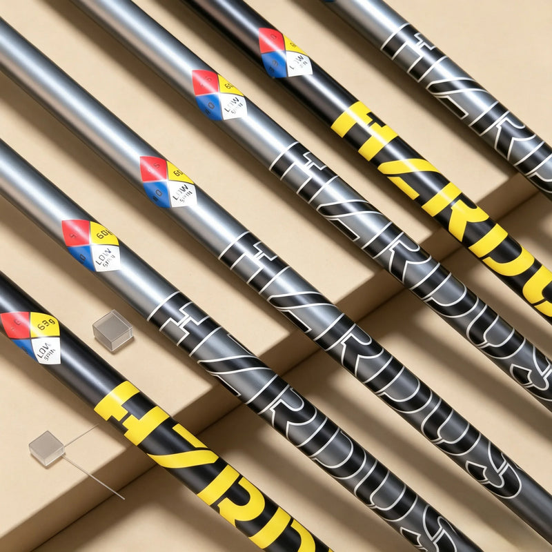 Manche de golf driver graphite fumé – manches gris argent et noirs au lettrage jaune