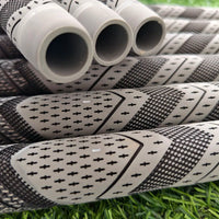Grips de golf gris – gros plan sur les ouvertures et la texture