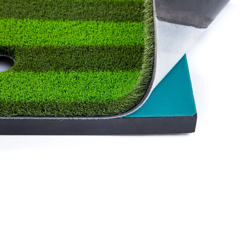 Tapis de frappe de golf strié – coupe d'un angle : gazon, couches de base et mousse