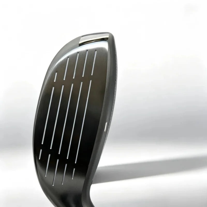 Hybride golf noir – face striée vue de près