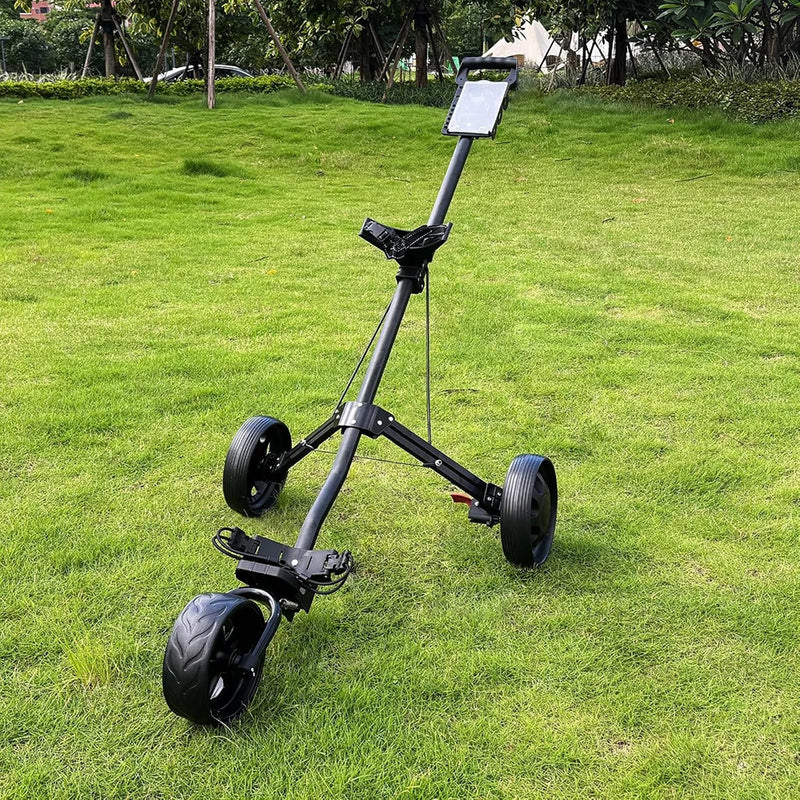 Chariot de golf manuel pliable 3 roues noir – chariot déployé sur une pelouse