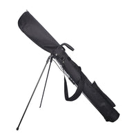Petit sac de golf léger – coloris noir posé sur ses pieds