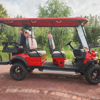 Voiturette de golf électrique tout-terrain – vue de profil du châssis surélevé et des pneus crantés