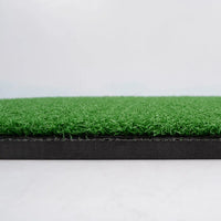 Tapis de frappe golf 60 x 30 cm – vue de profil de l'épaisseur du gazon et de la base