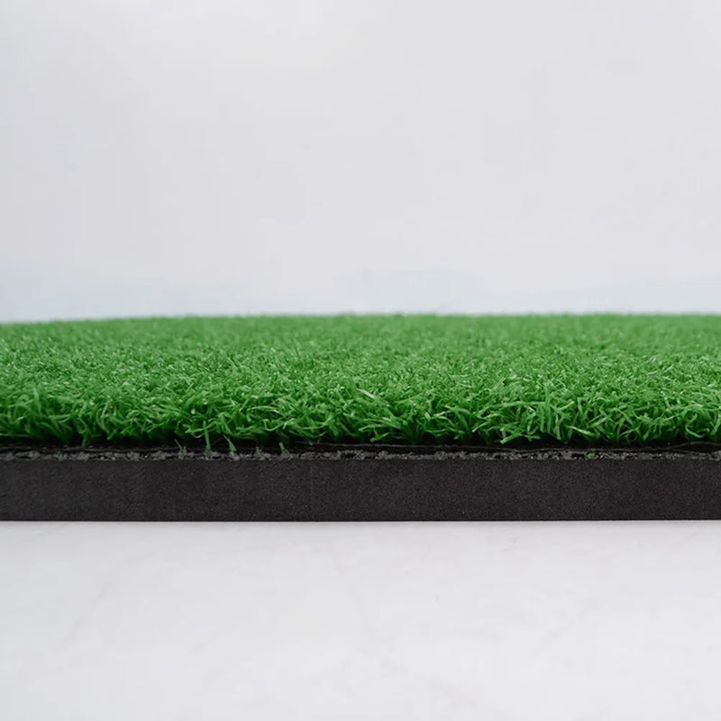 Tapis de frappe golf 60 x 30 cm – vue de profil de l'épaisseur du gazon et de la base