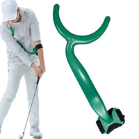 Entraîneur de swing golf – golfeur à l'adresse avec l'entraîneur fixé au bras
