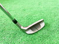 Chipper de golf – dessus de la tête avec la ligne de visée