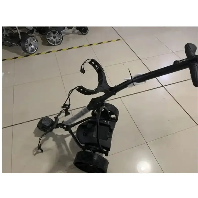 Chariot de golf électrique pliable – finition noire, chariot replié