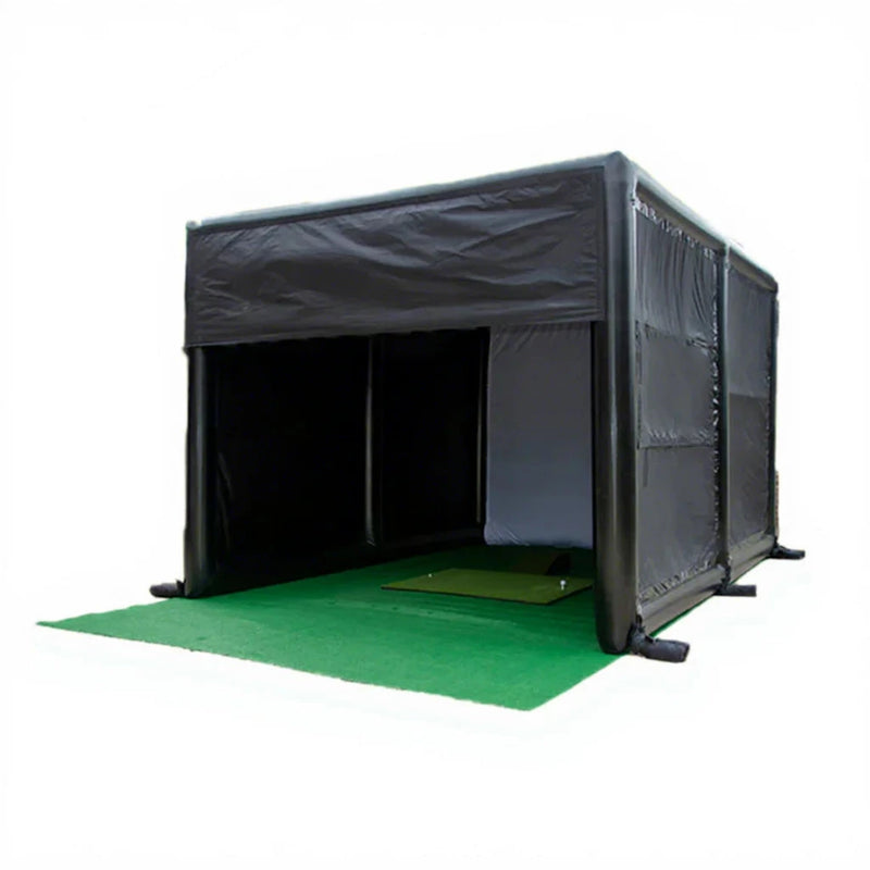 Tente gonflable de simulateur de golf – enceinte noire avec tapis de gazon vert au sol