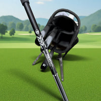 Fer de golf de départ forgé noir – manche graphite noir près du sac