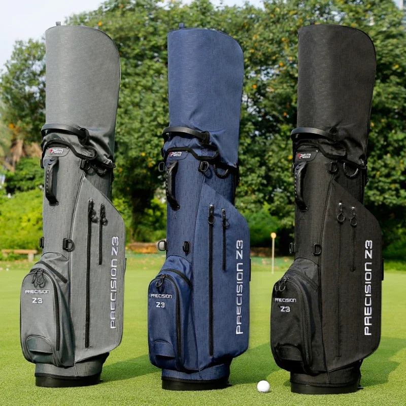 Sac de golf trépied léger – trois sacs gris, bleu marine et noir sur l'herbe