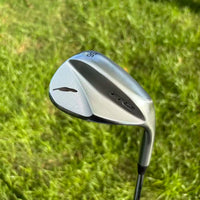 Wedge de golf forgé fraisé CNC – tête vue de dessus avec marquage du loft