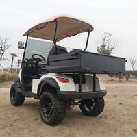 Voiturette de golf électrique de luxe – version blanche à benne arrière en trois quarts arrière