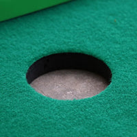 Tapis de putting 300 x 100 cm – trou en gros plan sur la surface velours brossé