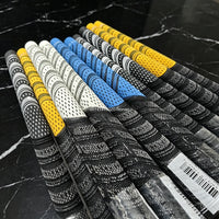 Grips de golf à fil de coton – grips blancs, bleus et jaunes posés en diagonale