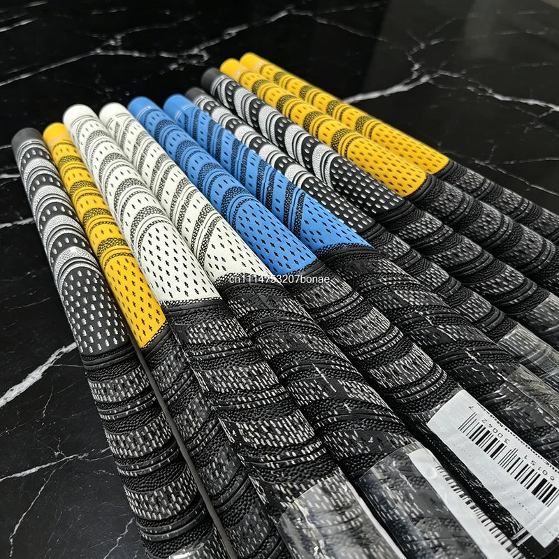 Grips de golf à fil de coton – grips blancs, bleus et jaunes posés en diagonale