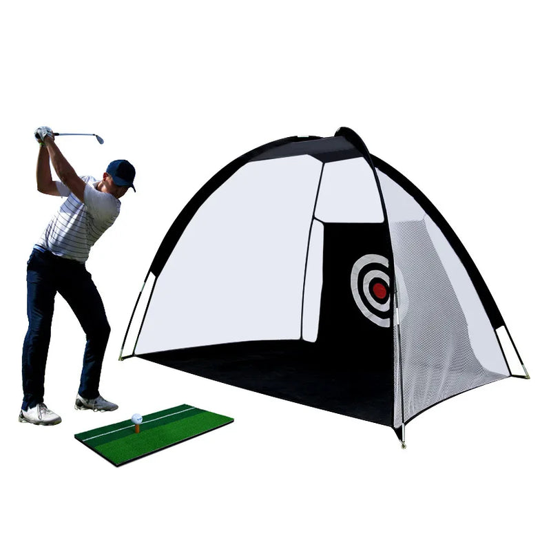 Filet de golf tente noire – swing devant la tente avec un petit tapis de frappe