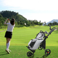 Chariot de golf manuel pliable 3 roues – chariot et sac de golf sur le parcours, golfeuse au swing