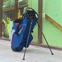 Sac de golf trépied léger 14 compartiments – sac bleu debout sur son trépied avec le haut du sac et ses compartiments visibles