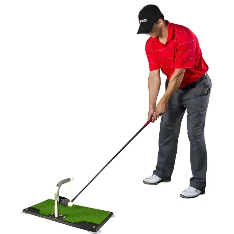 Entraîneur de swing golf rotatif 360° – golfeur à l'adresse devant la balle fixée au bras rotatif