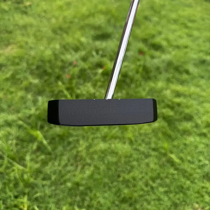 Putter maillet noir à trou central – face à texture fine vue de face