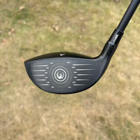 Mini driver de golf titane – face gravée de la tête vue de face